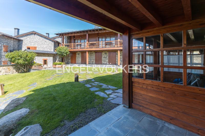 Foto 41c6a70d-3ba9-4aeb-bdb0-26fb87f6b634. Casa adossada amb xemeneia calefacció aparcament piscina a Guils de Cerdanya