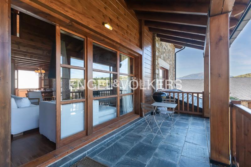 Foto 7c7df509-3223-4441-bc69-06b29a5693c6. Casa adossada amb xemeneia calefacció aparcament piscina a Guils de Cerdanya