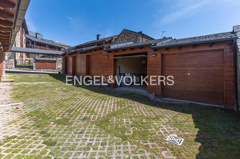 Foto 969f0f72-0801-4ad7-a44f-a40ba5a26e6e. Casa adossada amb xemeneia calefacció aparcament piscina a Guils de Cerdanya