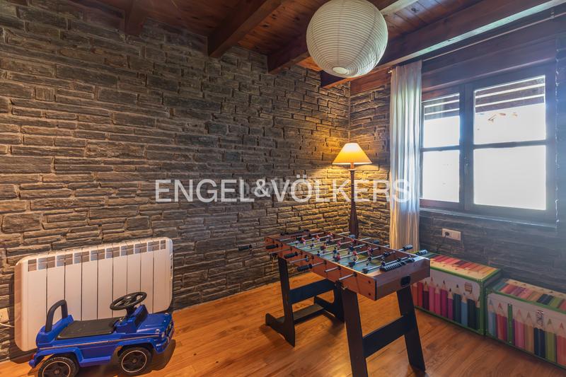Foto a7496599-1525-4f03-9bc6-8ec983fb67c5. Casa adossada amb xemeneia calefacció aparcament piscina a Guils de Cerdanya