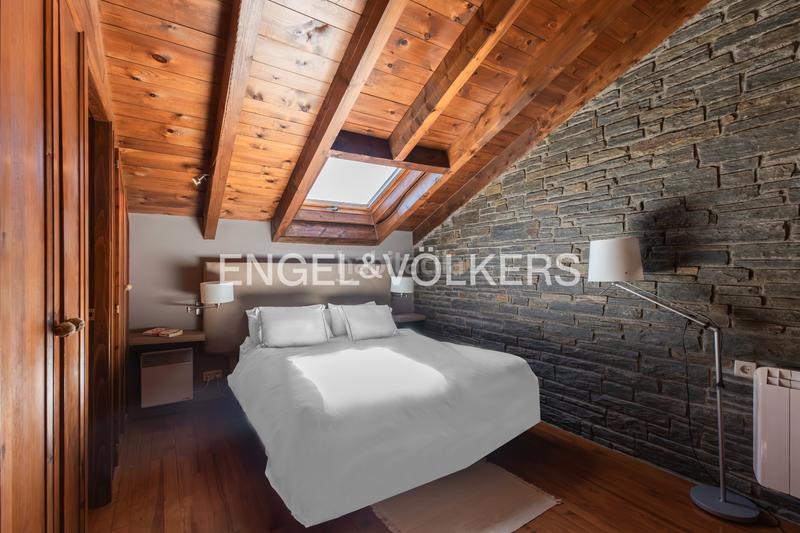 Foto b66233f7-acf4-44cd-8840-86c202a9c95b. Casa adossada amb xemeneia calefacció aparcament piscina a Guils de Cerdanya