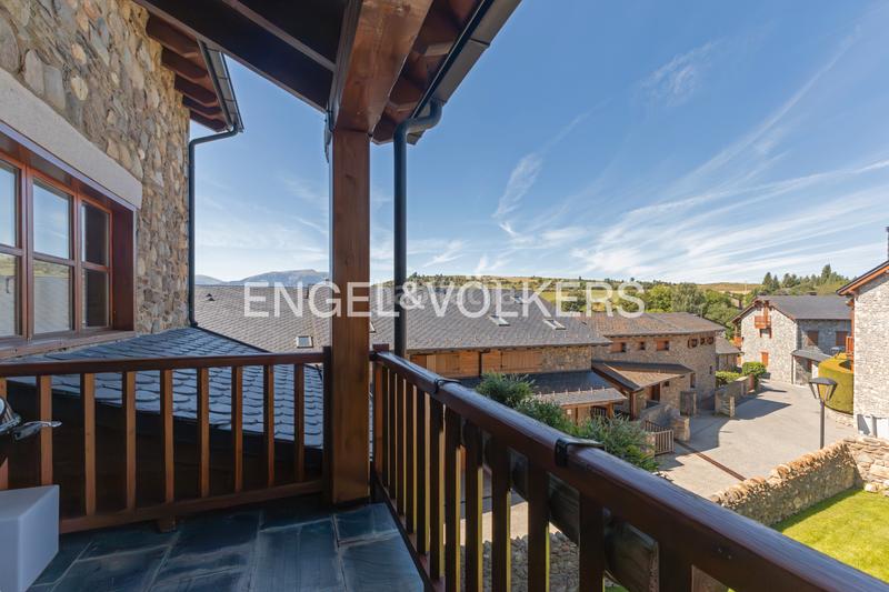 Foto c00dee6b-e065-4479-a907-7f84fbba2569. Casa adossada amb xemeneia calefacció aparcament piscina a Guils de Cerdanya