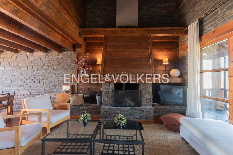 Foto d96173c2-0ee7-4a87-b8c2-108f8a32cffe. Casa adossada amb xemeneia calefacció aparcament piscina a Guils de Cerdanya