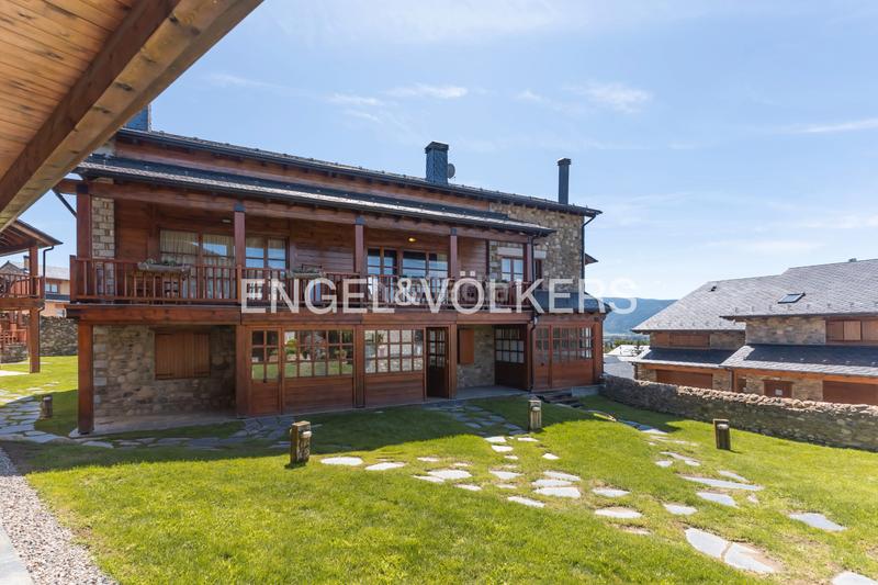 Foto daa8873c-0c3f-4e04-b6dc-a370e90a307d. Casa adossada amb xemeneia calefacció aparcament piscina a Guils de Cerdanya