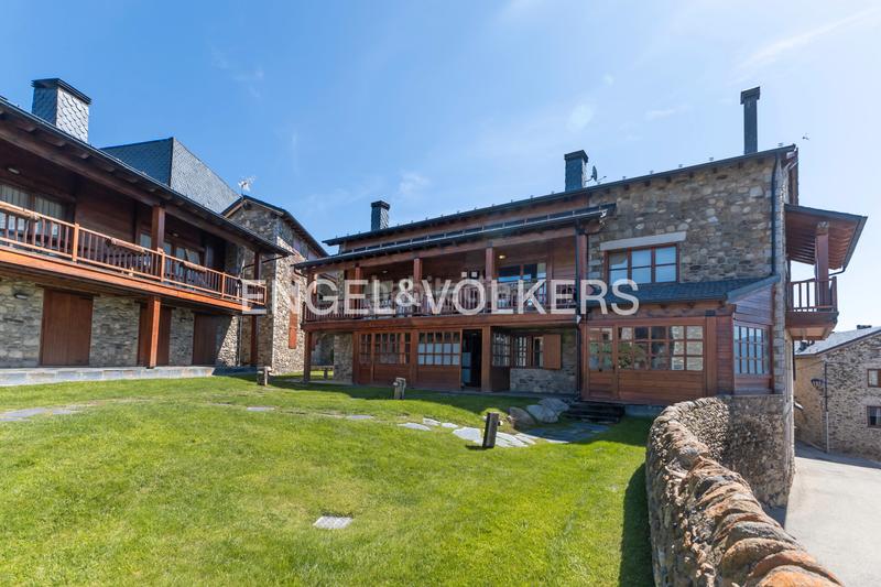 Foto ed1e93d3-813e-418b-acc8-3a54bc38544f. Casa adossada amb xemeneia calefacció aparcament piscina a Guils de Cerdanya