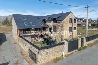 Maison à Bourg-Madame. Masia reformada con caldégas