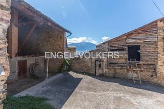 Masia a Ger. Masia a reformar en 3 casas