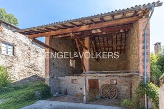 Masía en Ger. Masia a reformar en 3 casas