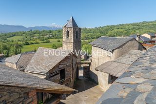 Country house in Ger. Masia a reformar en 3 casas