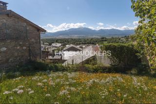 Masia a Ger. Masia a reformar en 3 casas