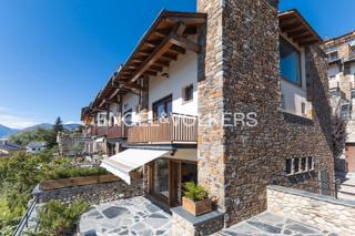 Maison jumelée à Puigcerdà. Casa con gran terraza y vistas abiertas en puigcerdà