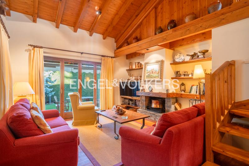 Foto 1b3344a9-9f6f-43d2-8bb1-97a4e0e73890. Doppelhaus mit kamin heizung parking in Fontanals de Cerdanya