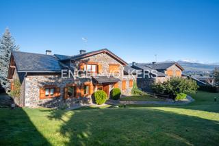 Casa aparellada a Fontanals de Cerdanya. Acogedora y funcional casa en queixans