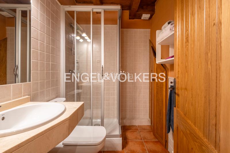 Foto 1303d0da-3ed0-45a6-be9a-0877100f893d. Dúplex amb xemeneia calefacció aparcament piscina a Puigcerdà