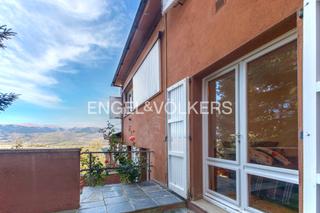 Casa adossada a Avinguda tossa d'alp 13. Casa adosada en alp