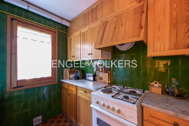 Foto 40bbe61e-58ca-43f7-999e-24d8470b13b0. Casa adossada a avinguda tossa d'Alp 13 a Alp