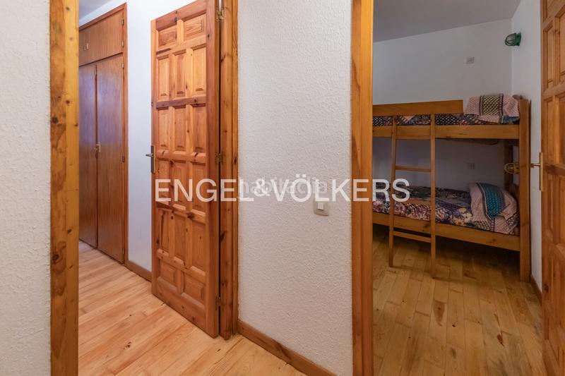 Foto 5fe11d76-9688-4f8d-aaaa-383dbc6031a7. Casa adossada a avinguda tossa d'Alp 13 a Alp