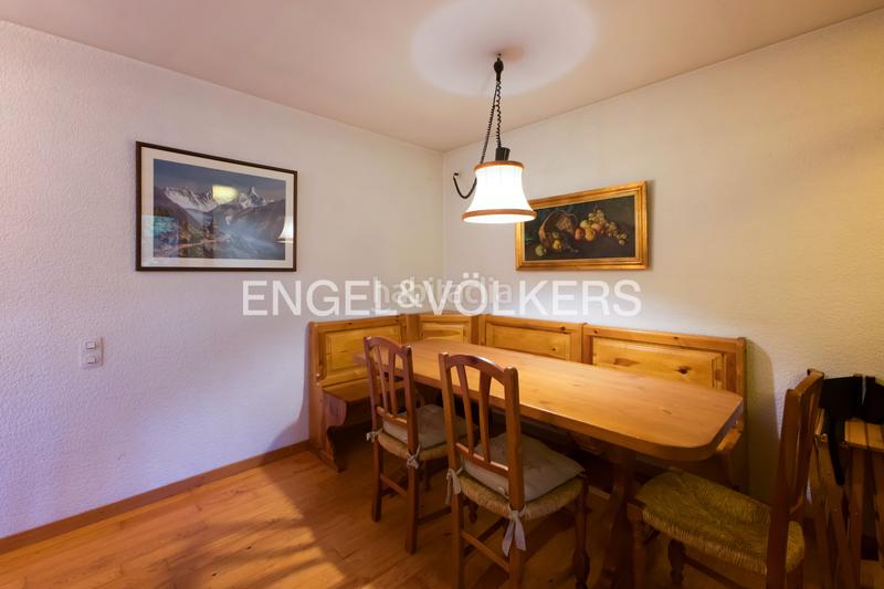 Foto 6234b825-97f8-4c54-9b41-5742ec3deb41. Casa adossada a avinguda tossa d'Alp 13 a Alp