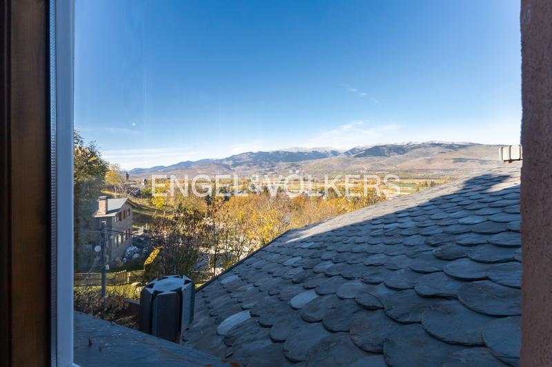 Foto 7aafbe38-3845-4d34-a2ce-021b77760bd7. Casa adossada a avinguda tossa d'Alp 13 a Alp