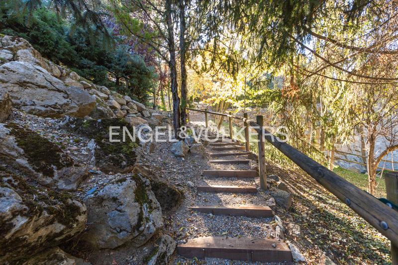 Foto 8b9562c4-54ec-4546-af04-c559a53181f8. Casa adossada a avinguda tossa d'Alp 13 a Alp