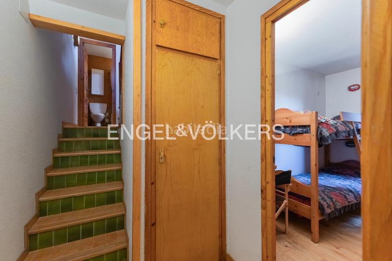 Foto a824f58e-6c17-42e6-b55e-b6eeeb213e03. Casa adossada a avinguda tossa d'Alp 13 a Alp