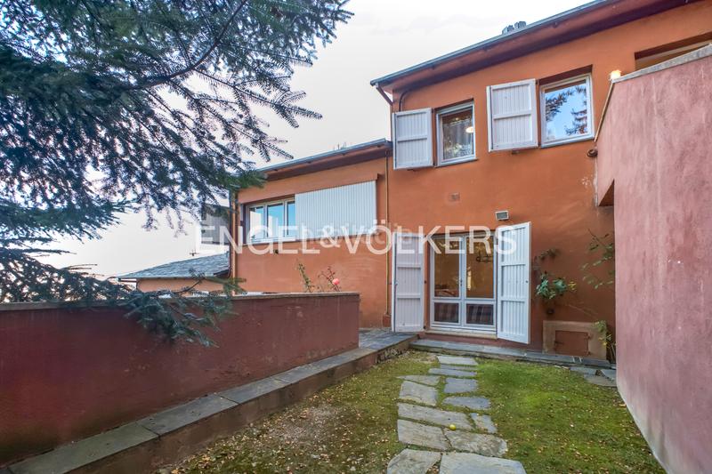 Foto b2d30ab7-0265-47eb-a129-ee09857220ee. Casa adossada a avinguda tossa d'Alp 13 a Alp