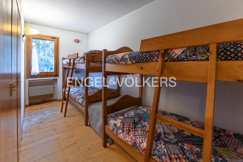 Foto c705cdf6-e648-4aa6-a5b8-65766496d909. Casa adossada a avinguda tossa d'Alp 13 a Alp