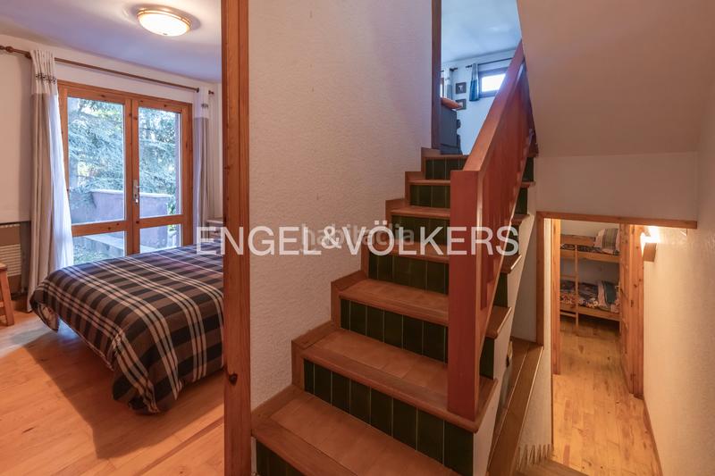 Foto df03eb8d-d596-4d8f-869c-67fb03a6d176. Casa adossada a avinguda tossa d'Alp 13 a Alp