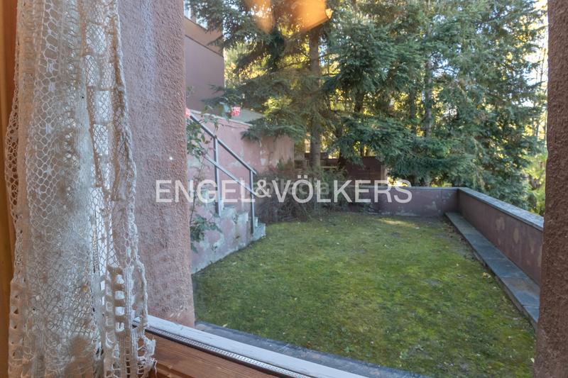 Foto fecb1a62-b522-4eab-b595-5ca5b48054e8. Casa adossada a avinguda tossa d'Alp 13 a Alp