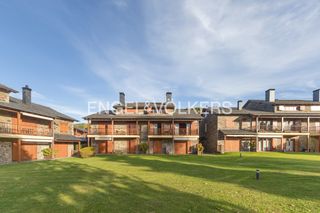 Duplex in Plaça de l'escola 9. Cálido dúplex con vistas en queixans