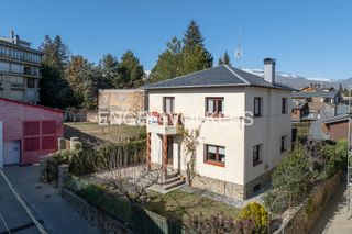 Maison à Carrer cadí 9. Casa señorial cerca al lago de puigcerdà