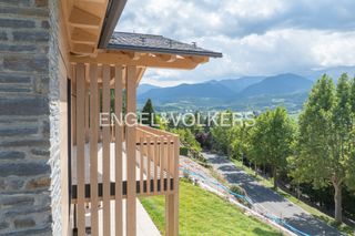 Chalet in Carrer camp del puig 8. Unifamiliar con vistas intocables al cadí