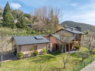 Maison à Carrer dels vignals 33. Soleada casa con vistas abiertas en estavar