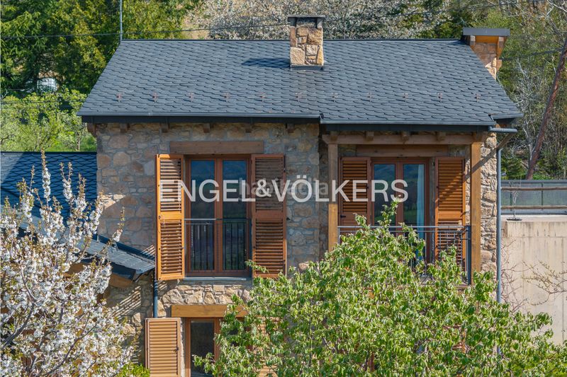 Foto acee3b1d-9090-4f3b-91cc-e6aae13355bf. Casa a carrer dels vignals 33 a Estavar