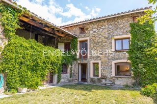 Haus  Carrer pau 21. Masía rehabilitada con jardín y vistas en montellà