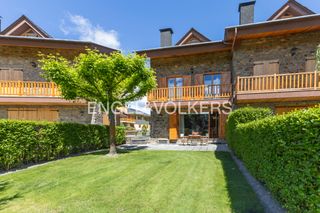 Reihenhaus  Avinguda ramon condomines 7. Casa rodeada de zonas verdes en puigcerdà
