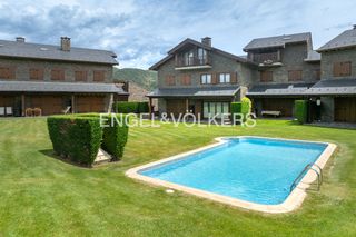 Semi detached house in Ronda pla de talló 3. Casa con piscina en bellver de cerdanya