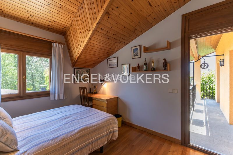 Foto 2e5b9c25-0ef0-41fe-9aaa-052405b02319. Casa amb xemeneia calefacció aparcament a Puigcerdà