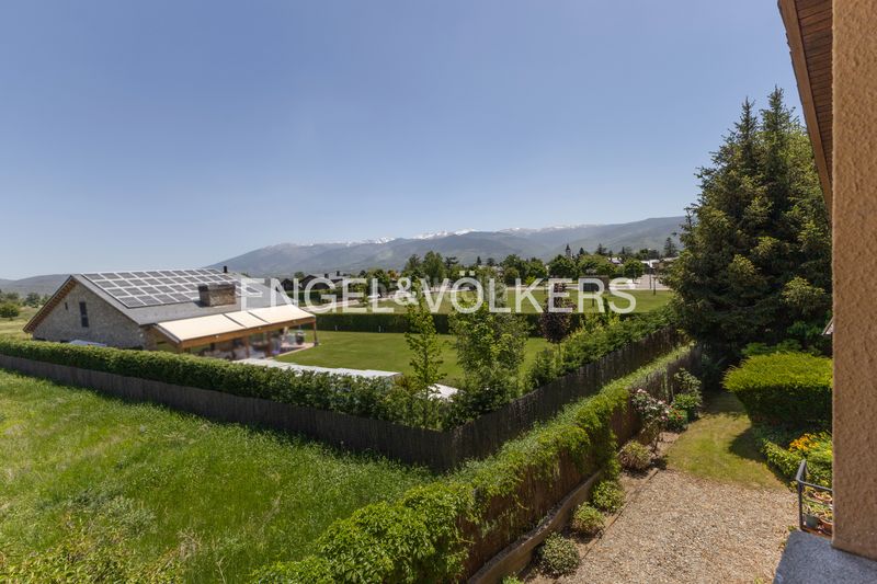 Foto 463a43dc-4b6f-4ecb-aba9-e4e234b1e552. Casa amb xemeneia calefacció aparcament a Puigcerdà