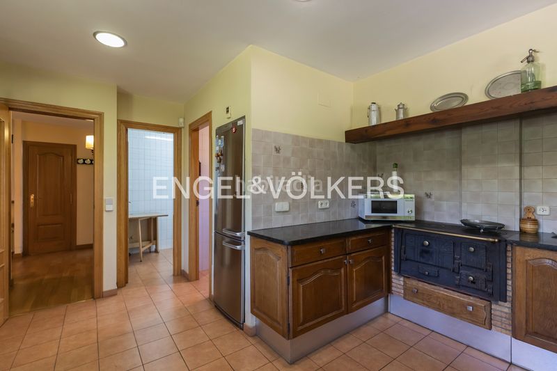 Foto 7b87fc61-5b92-455c-a230-b8ae33a19290. Casa amb xemeneia calefacció aparcament a Puigcerdà