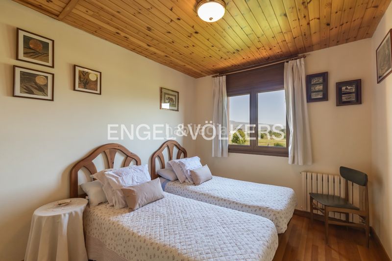 Foto 7d8a6d51-b822-4dd3-8bfd-a6337681253a. Casa amb xemeneia calefacció aparcament a Puigcerdà