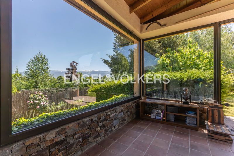 Foto 8238939e-1c05-4635-af42-bb25ae472756. Casa amb xemeneia calefacció aparcament a Puigcerdà