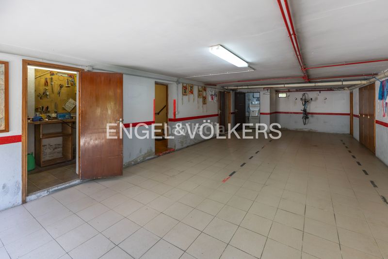 Foto 8970b90f-19fc-4200-b9c6-b61bc941e708. Casa amb xemeneia calefacció aparcament a Puigcerdà