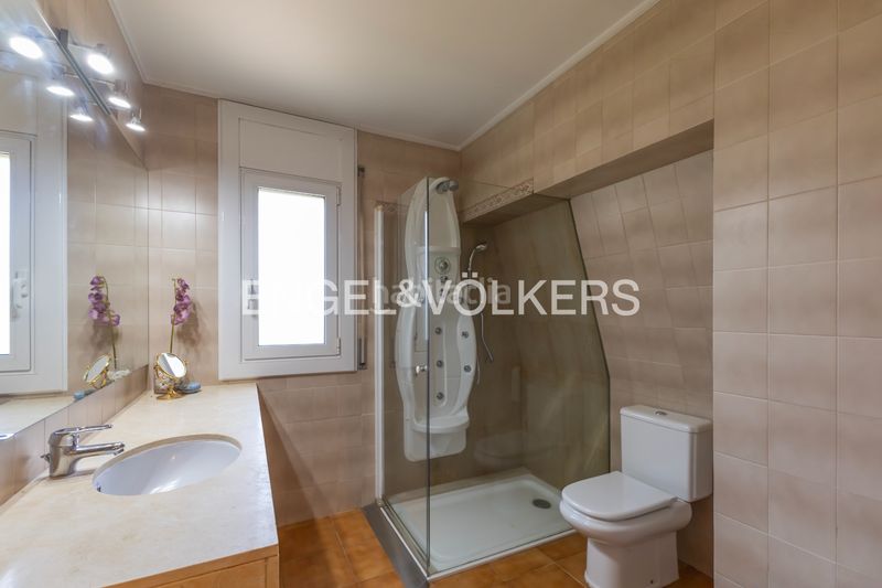 Foto bd237dad-c703-43ba-bf5e-177a7026760a. Casa amb xemeneia calefacció aparcament a Puigcerdà