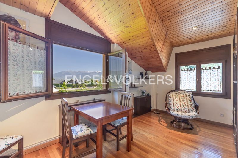 Foto c2bf0167-24d7-4599-bc7b-6a0320f3cef3. Casa amb xemeneia calefacció aparcament a Puigcerdà