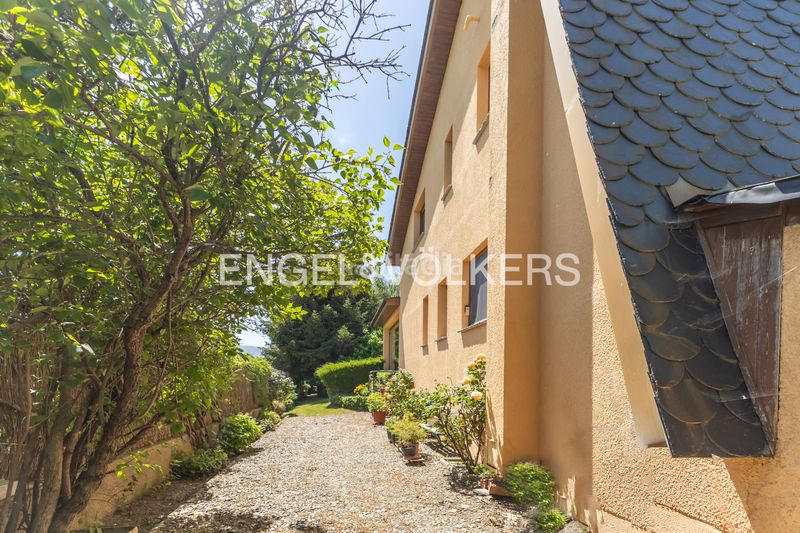 Foto e23463a2-f608-481c-be3b-e5250f21da4e. Casa amb xemeneia calefacció aparcament a Puigcerdà