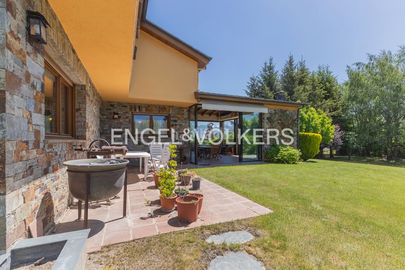 Foto e27a9561-637d-4373-8083-657779949b6a. Casa amb xemeneia calefacció aparcament a Puigcerdà