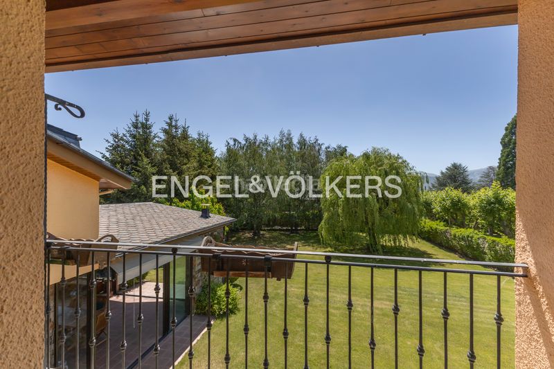 Foto e7f98ffc-ff7c-4574-b439-f0f31dd7380f. Casa amb xemeneia calefacció aparcament a Puigcerdà