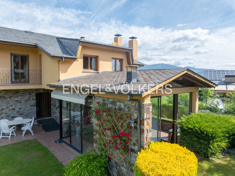 Foto f7667677-3c42-43b6-b725-4b14d5804298. Casa a urbanització deulofeu 18 a Puigcerdà