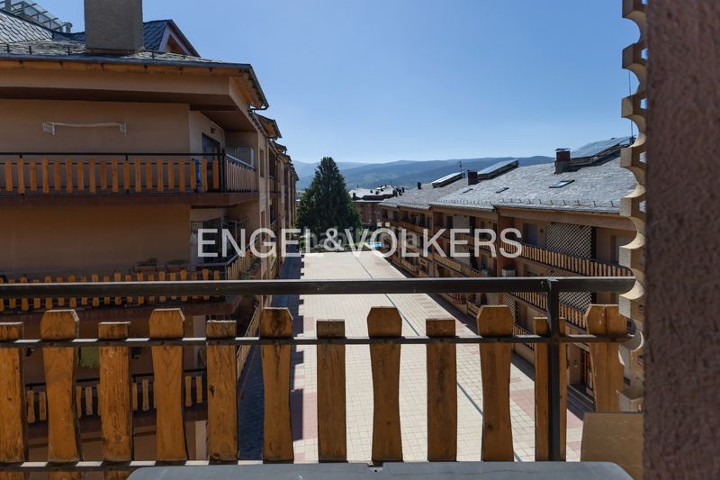 Foto 141c1d38-0198-422f-9c29-8d64b6eb0f41. Apartament amb calefacció piscina a Puigcerdà
